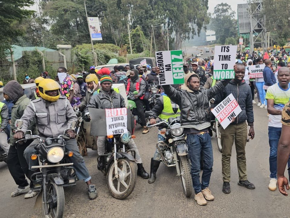 Nairobi CBD: Bodaboda Riders Stage Pro-Government Protest With Placards ...