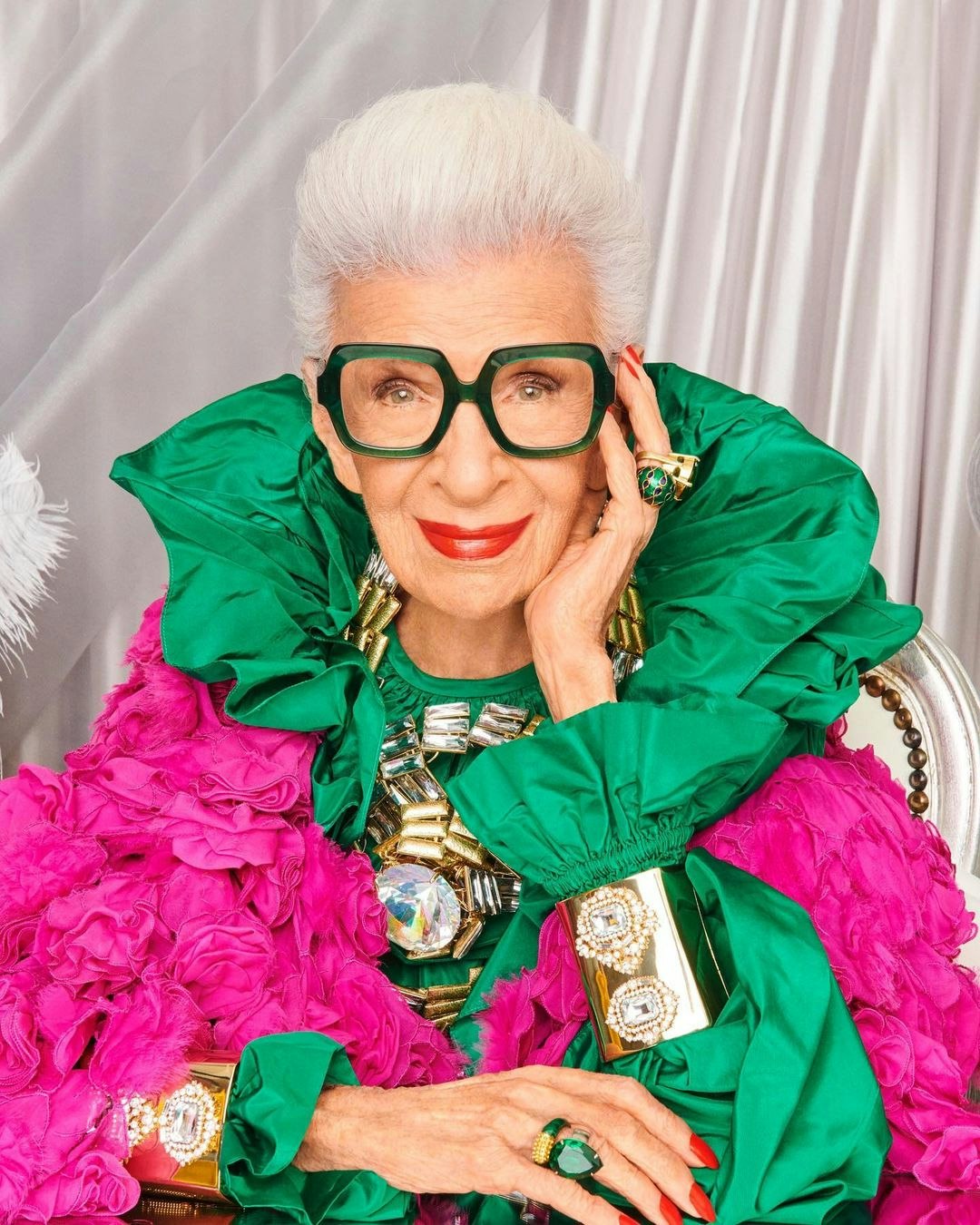 Us Fashion Designer Iris Apfel Dies Aged 102 Kahawatungu