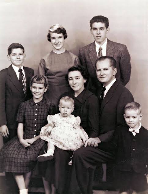Martha Stewart Siblings: The Stewart Family's Entrepreneurial Spirit ...