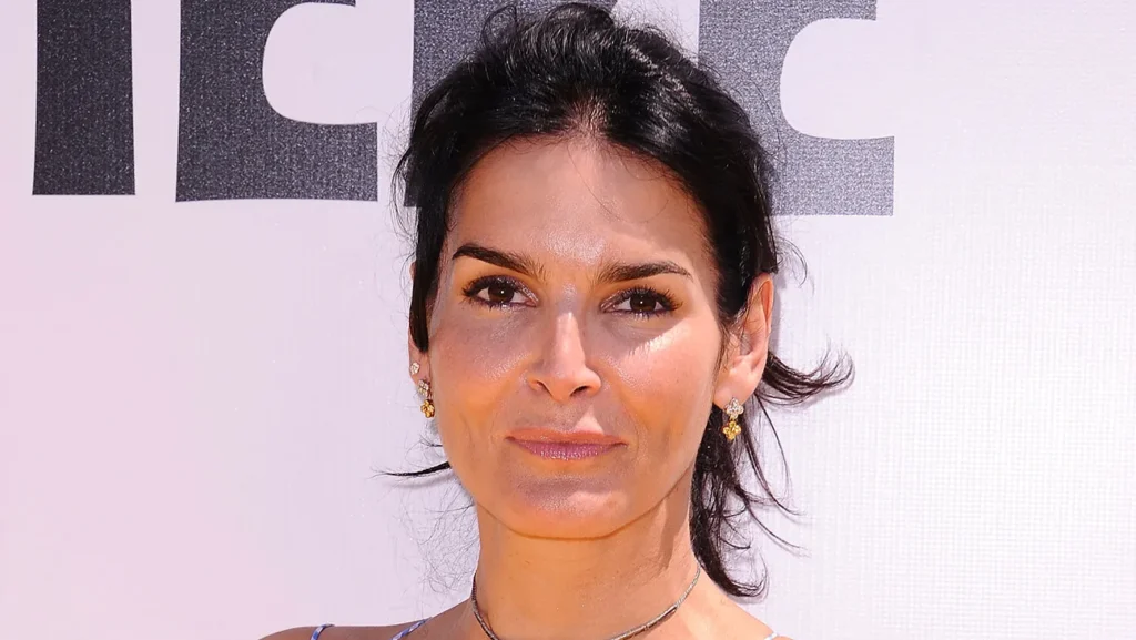 Angie Harmon Net Worth