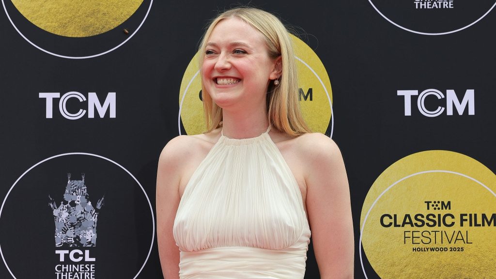 Dakota Fanning Siblings: All About Elle Fanning