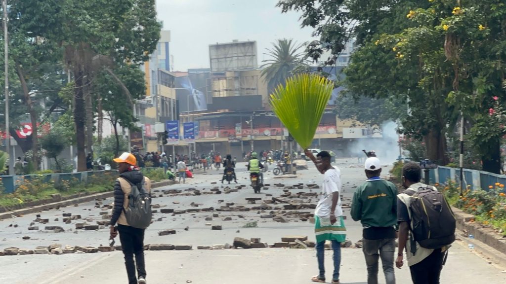 Group chased and dispersed from State House Road in attempt to breach State House