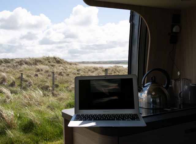 Exploring the USA Without Wi-Fi Worries: How eSIMs Keep You Online in Remote Destinations Laptop and campervan