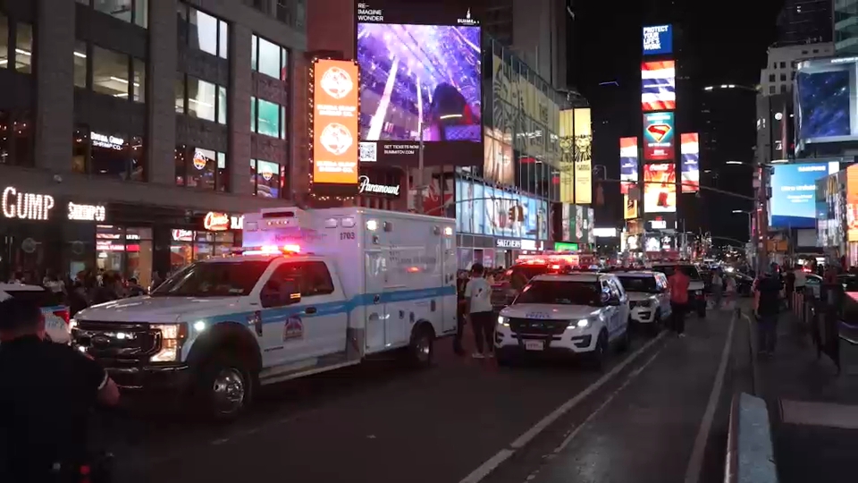 17-year-old gunman wounds three in Times Square shooting 17-year-old gunman wounds three in Times Square shooting