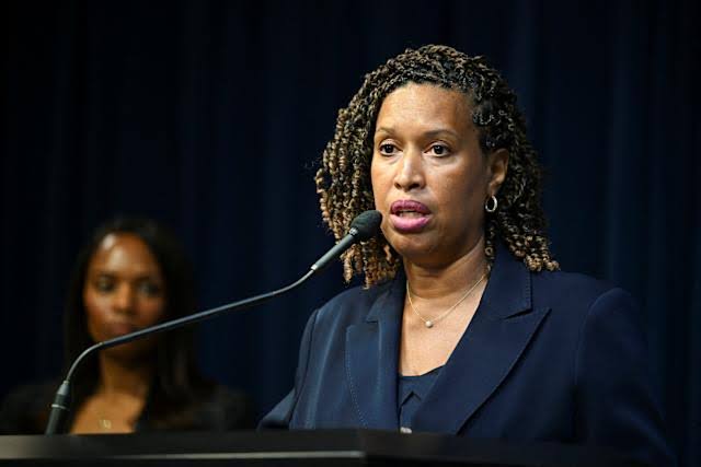 Washington DC sues federal government over police takeover