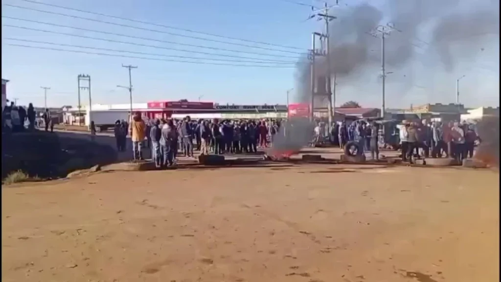 Officials impose 7-day curfew in parts of Nakuru over new ethnic clashes