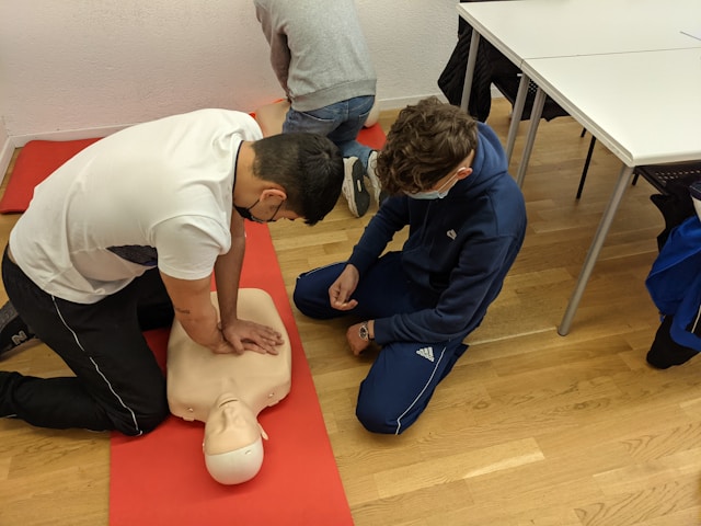 Online CPR Certification That Covers Real-Life Emergency Scenarios Online CPR Certification That Covers Real-Life Emergency Scenarios