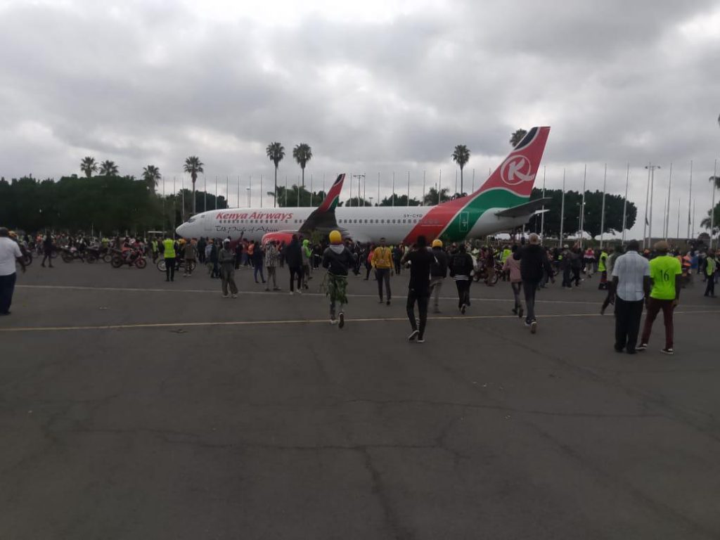 Chaos as security is breached at JKIA after Raila’s body arrives