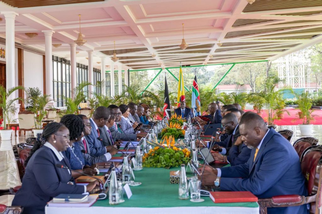 Cabinet Waives Interest on Land Settlement Loans to Ease Burden on Low-Income Families Cabinet Waives Interest on Land Settlement Loans to Ease Burden on Low-Income Families