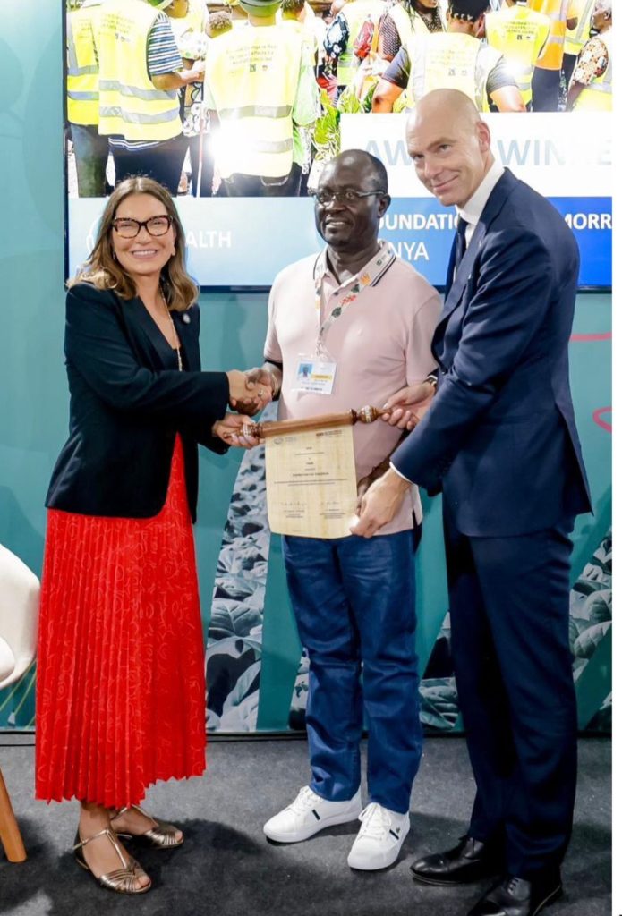 F4T Executive Director receives the Award from First Lady of Brazil Rosangela Lula da Silva and GCA President and CEO, Prof. Patrick V. Verkooijen