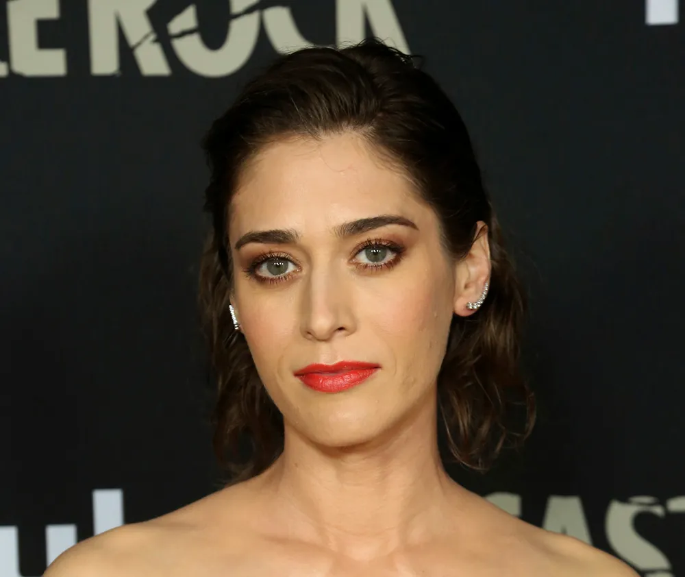 Lizzy Caplan Net Worth: How the Mean Girls Star Built Her Hollywood Career Lizzy Caplan Net Worth: How the Mean Girls Star Built Her Hollywood Career
