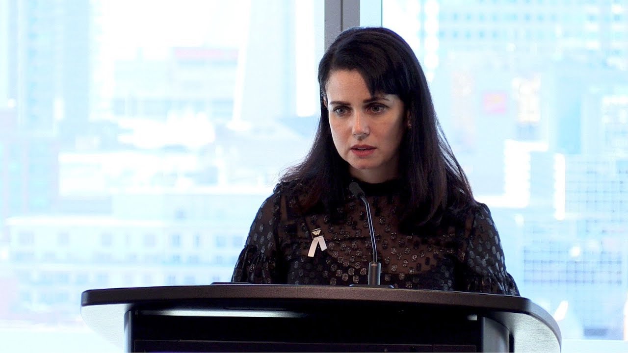 Mia Kirshner Net Worth