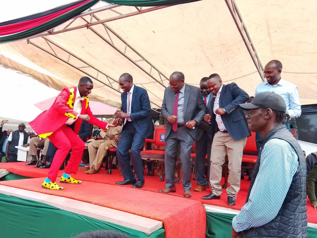 Arati rubbishes critics who want him to cut ties with Ruto