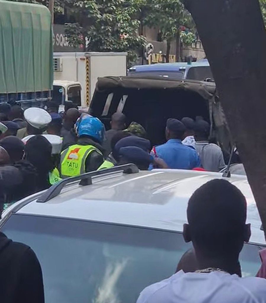 Drama as two suspects are fatally shot after robbing man of cash along Moi Avenue