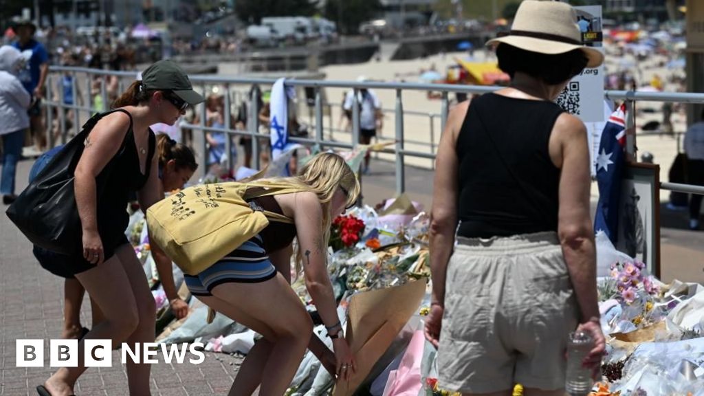 Australian PM announces intelligence review as country mourns Bondi attack Australian PM announces intelligence review as country mourns Bondi attack
