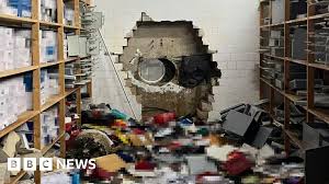 Thieves use drill to steal €30m in German bank heist Thieves use drill to steal €30m in German bank heist