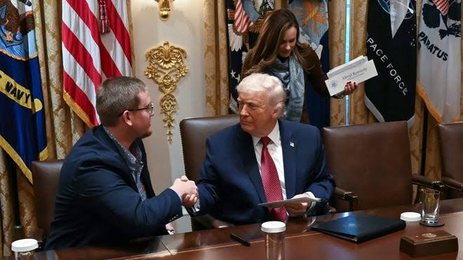 Trump unveils $12bn farm aid package