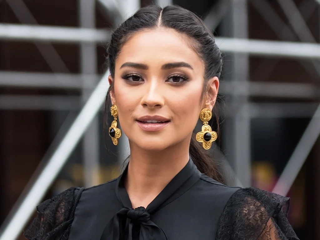 Shay Mitchell Net Worth Shay Mitchell Net Worth
