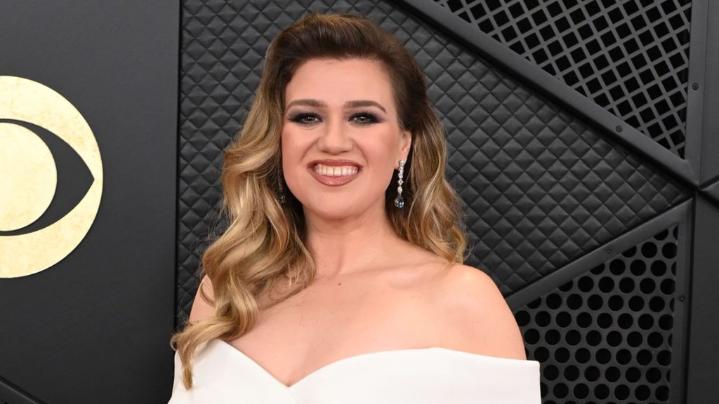 Kelly Clarkson Net Worth: Career Earnings, Salary From The Voice, Success, and Assets