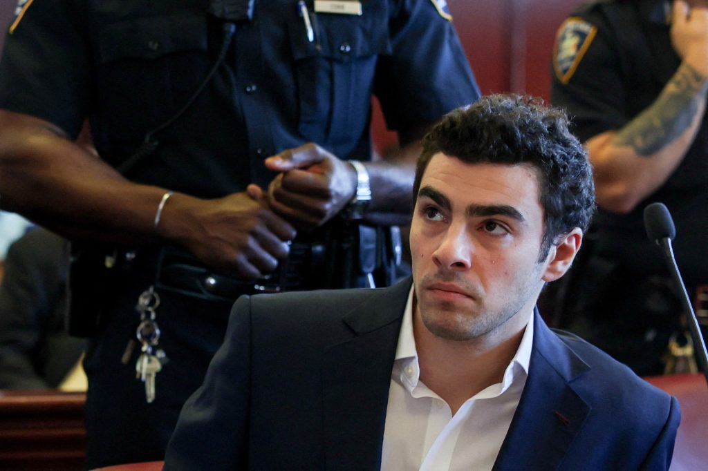 Man accused of impersonating FBI agent in bid to free Luigi Mangione