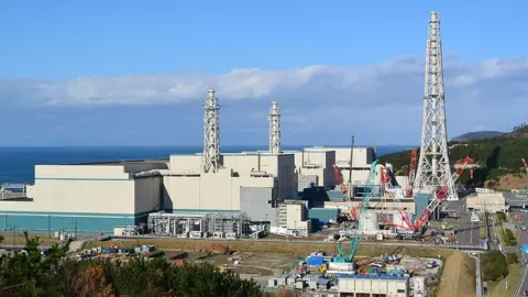 Japan suspends world’s largest nuclear plant hours after restart Japan suspends world's largest nuclear plant hours after restart
