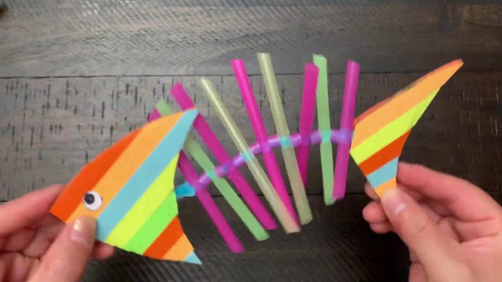 How to Make a Fish Skeleton With Straws