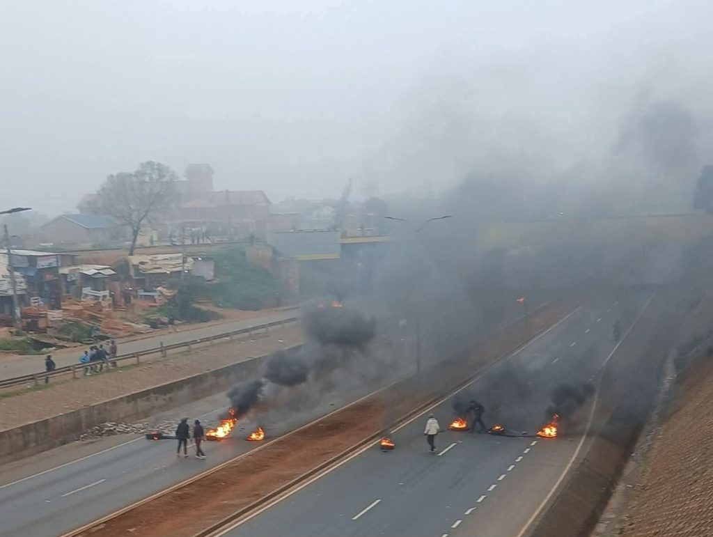 Chaos as police teargas goons blocking roads ahead of Gachagua rally in Kikuyu