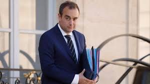 French political row over calls for overhaul and €1bn cuts at public broadcaster