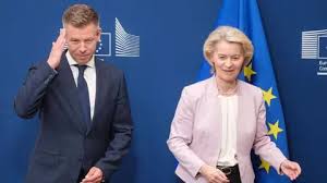 Hungarian PM threatens to oust Orbán-era president Hungarian PM threatens to oust Orbán-era president