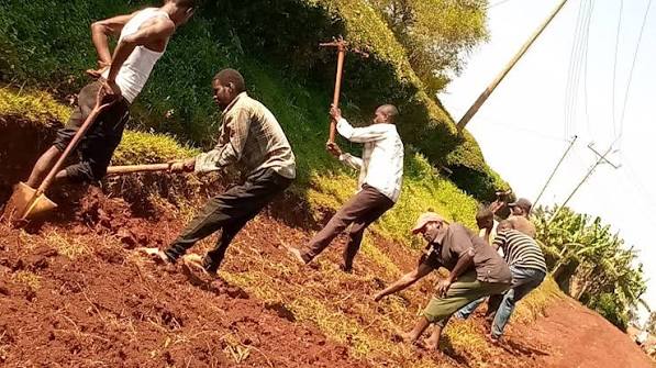 Shame as villagers repair roads in Nyaribari Masaba Shame as villagers repair roads in Nyaribari Masaba