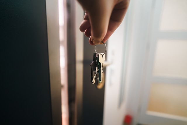 Door Chain Locks for Apartment Living: Privacy Wit