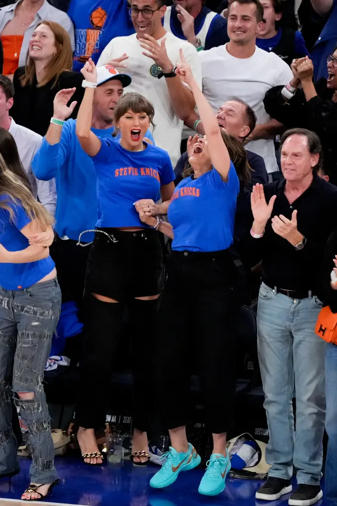 Taylor Swift Joins Courtside Celebrations as Knicks Stun Spurs in Historic Game 4 Comeback Taylor Swift Joins Courtside Celebrations as Knicks Stun Spurs in Historic Game 4 Comeback