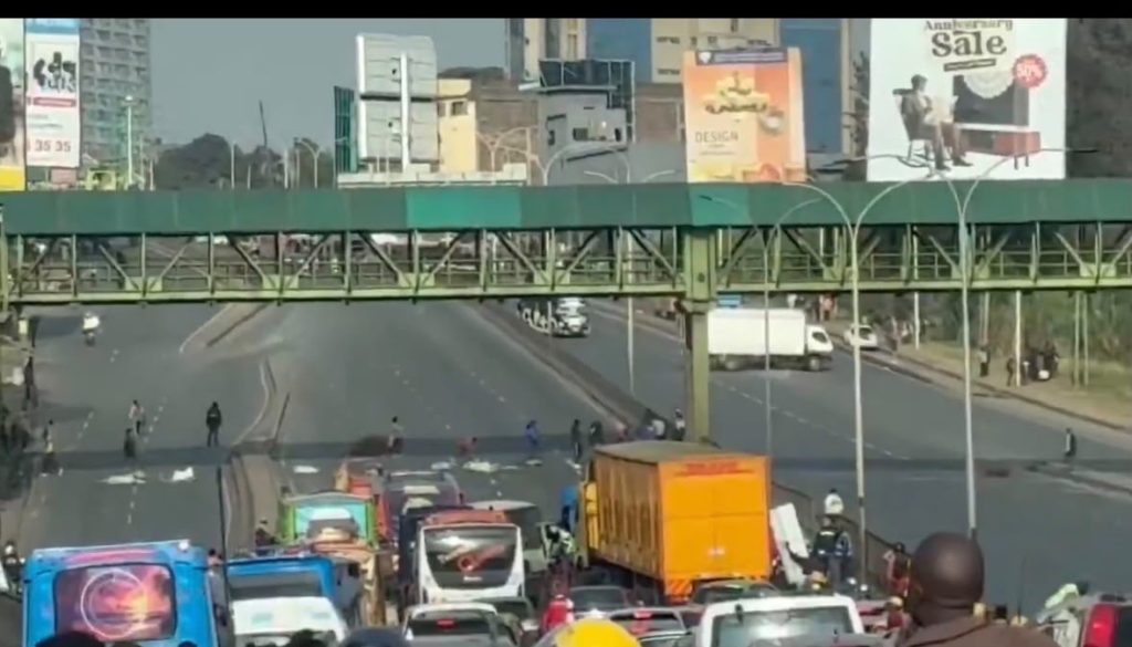 Armed goons block Thika Road after demolitions in Pangani