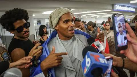 Cuban dissident Luis Manuel Otero Alcántara goes into exile in US Cuban dissident Luis Manuel Otero Alcántara goes into exile in US
