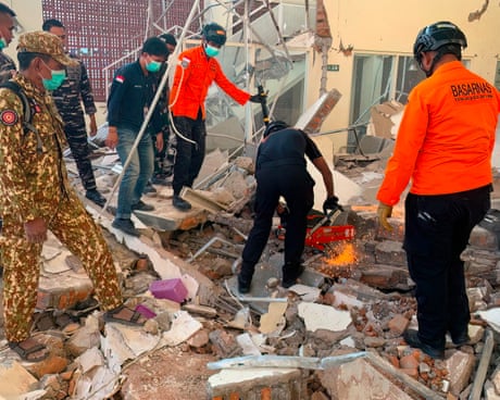 Rescuers search for survivors of powerful Indonesia earthquake