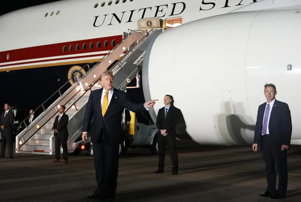 Members of Trump’s cabinet remained on decoy plane, after president’s quiet exit Members of Trump's cabinet remained on decoy plane, after president's quiet exit