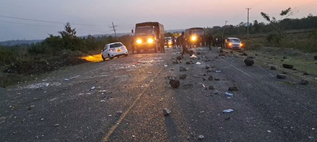 Two including cop die, 46 injured, 6 cars torched during Linda Mwananchi rally in Homa Bay Town