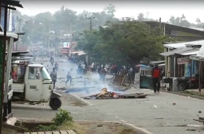 Chaos in Homa Bay as youths protest arrest of six linked to opposition rally Chaos in Homa Bay as youths protest arrest of six linked to opposition rally