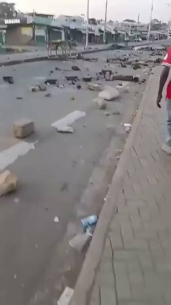 Vehicles damaged and people injured as hired goons attack Linda Mwananchi Homa Bay rallies Vehicles damaged and people injured as hired goons attack Linda Mwananchi Homa Bay rallies