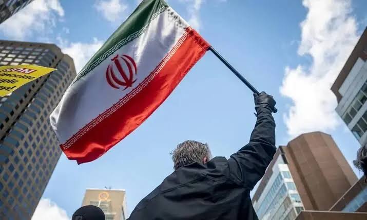 Iran warns Gulf countries against helping US after UAE cuts trade ties Iran warns Gulf countries against helping US after UAE cuts trade ties
