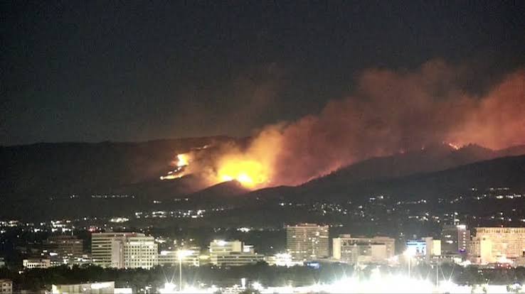 Nearly 90,000 told to evacuate as wildfire approaches Reno, Nevada - Kahawatungu