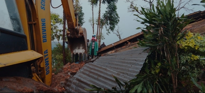 Several feared trapped as four-storey building collapses in Ogembo, Kisii Several feared trapped as four-storey building collapses in Ogembo, Kisii