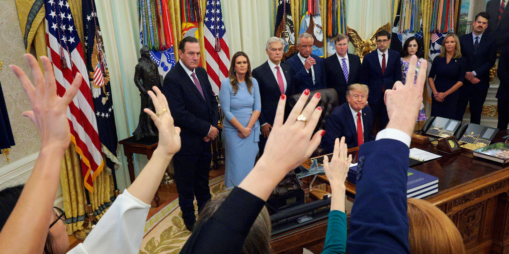 Federal judge delays ruling on White House media ban