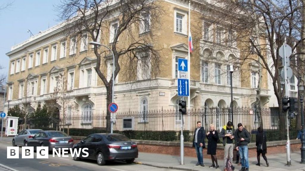 Hungary expels 10 Russian diplomats as relations worsen Hungary expels 10 Russian diplomats as relations worsen