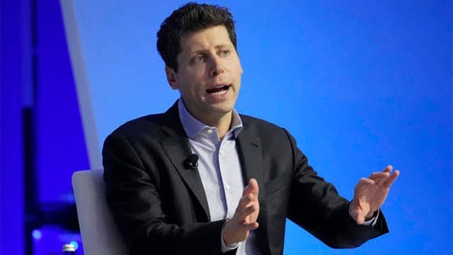 OpenAI boss says world ‘right to be afraid’ but ‘should trust’ AI firms
