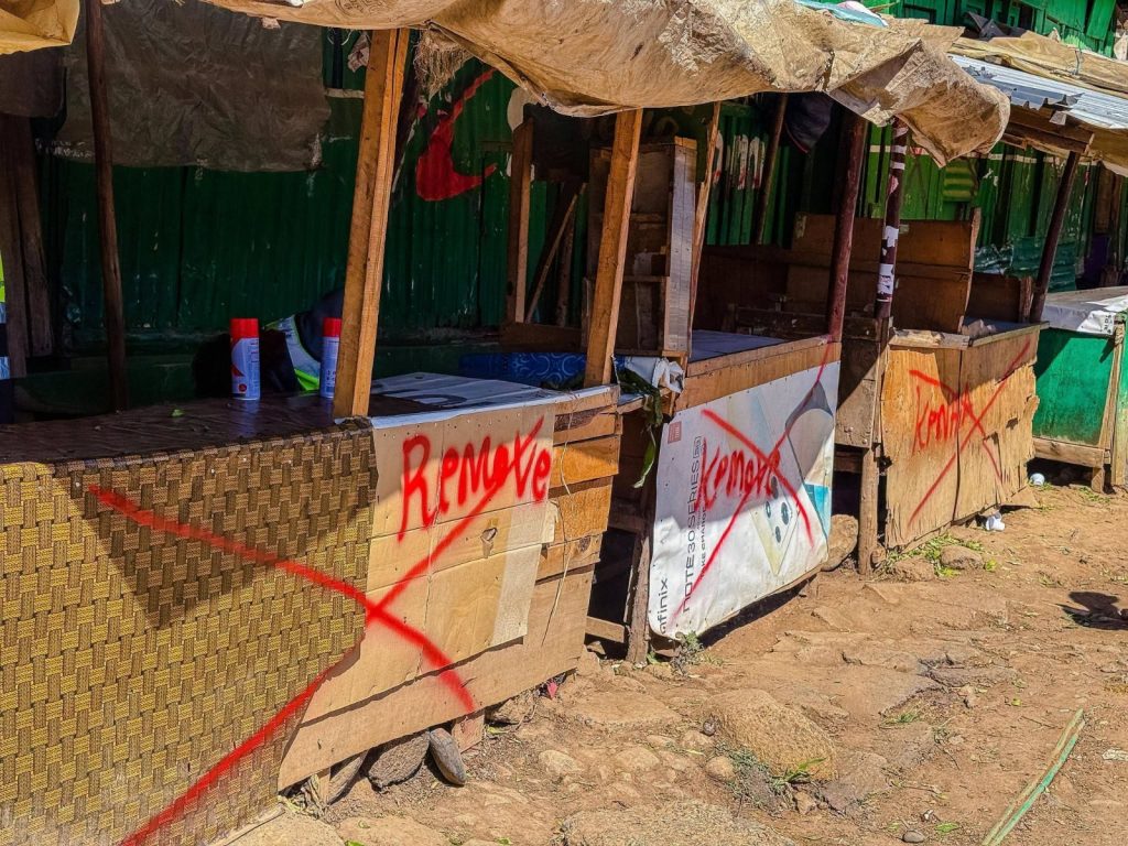 KeNHA Gives Traders 30 Days to Vacate Nanyuki-Doldol Road Reserve KeNHA Gives Traders 30 Days to Vacate Nanyuki-Doldol Road Reserve