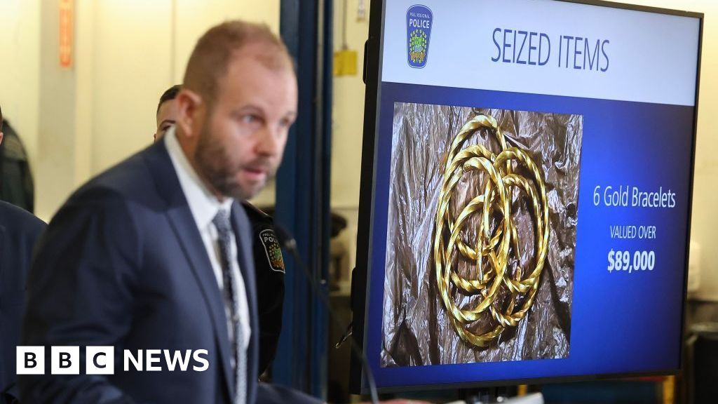 Canada prosecutors drop charges against two in Toronto gold heist Canada prosecutors drop charges against two in Toronto gold heist