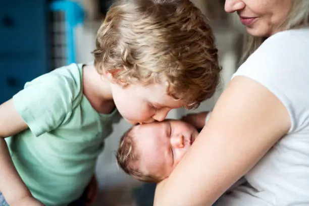 How to Introduce a Child to a New Baby How to Introduce a Child to a New Baby