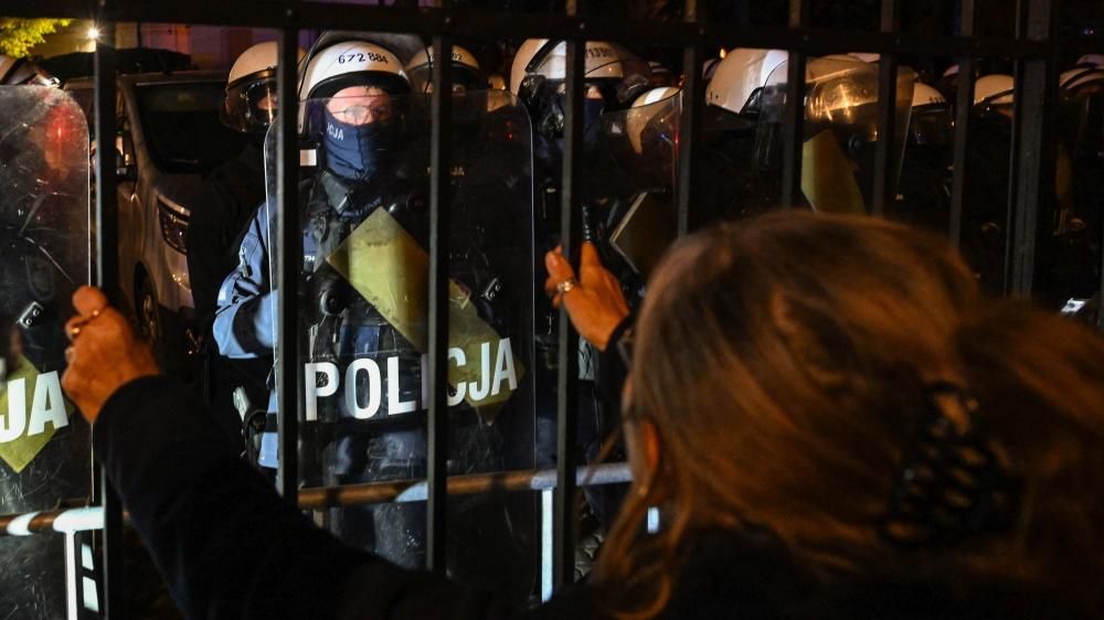 Police deployed during stand-off over control of top Poland court